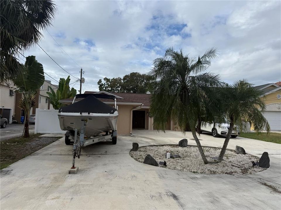 For Rent: $3,000 (3 beds, 2 baths, 1481 Square Feet)