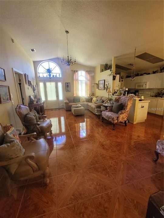 En Renta: $1,995 (4 camas, 2 baños, 1605 Pies cuadrados)