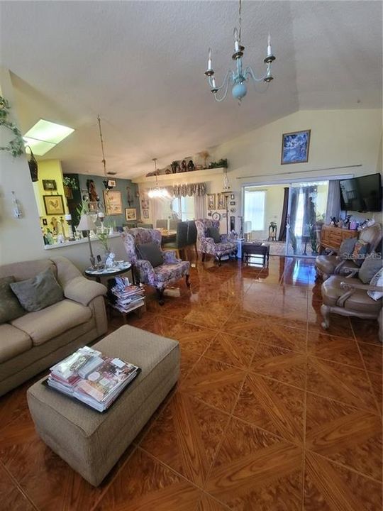 En Renta: $1,995 (4 camas, 2 baños, 1605 Pies cuadrados)