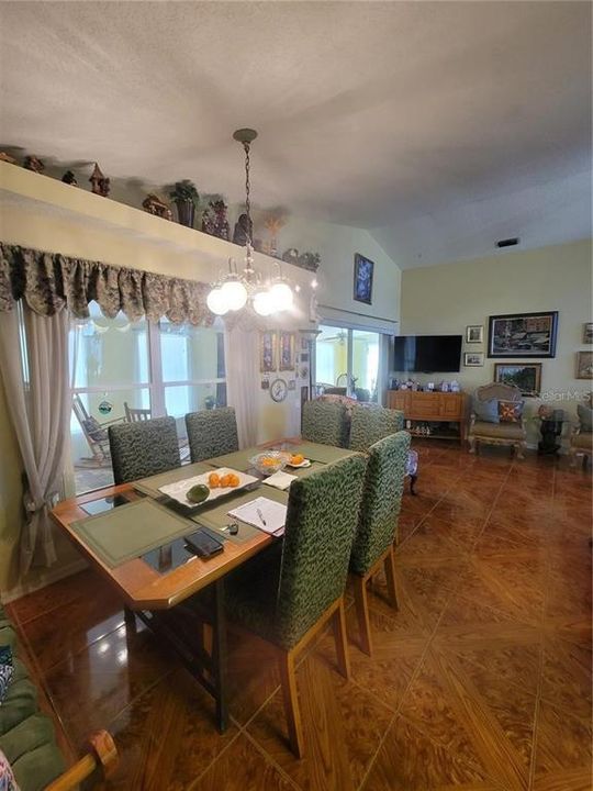 En Renta: $1,995 (4 camas, 2 baños, 1605 Pies cuadrados)