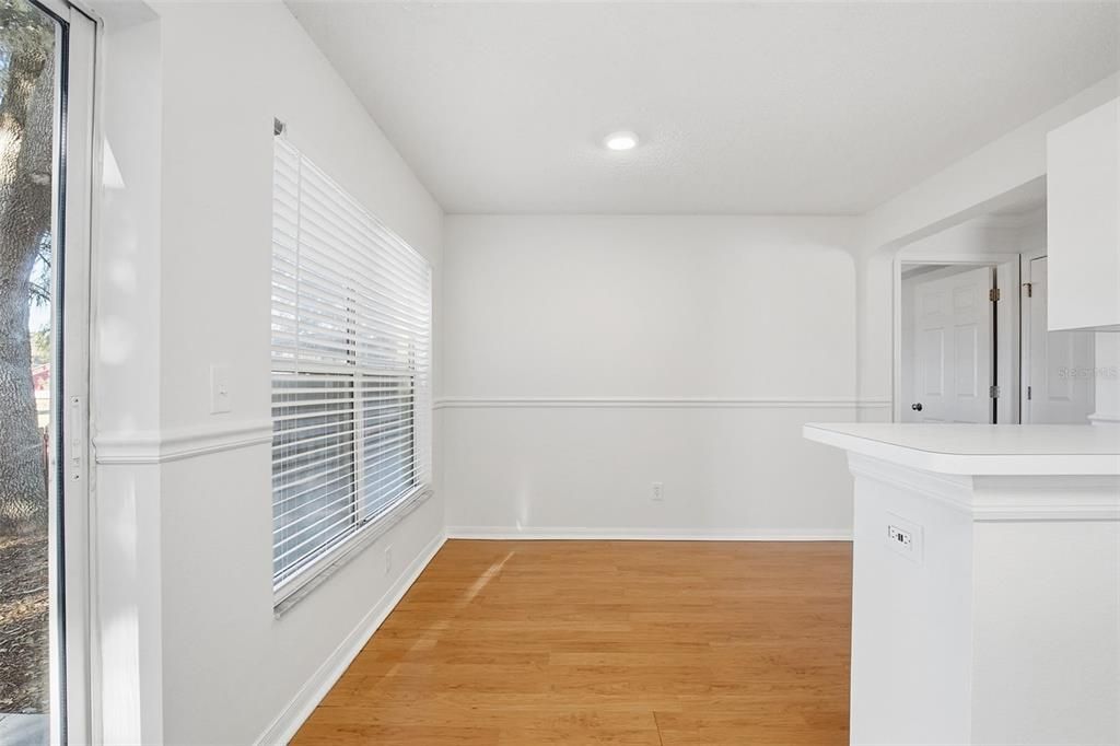 En Venta: $289,900 (4 camas, 2 baños, 1470 Pies cuadrados)