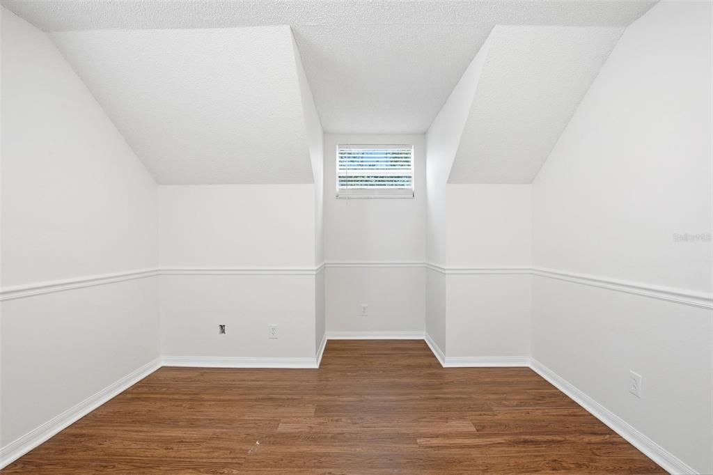 En Venta: $289,900 (4 camas, 2 baños, 1470 Pies cuadrados)