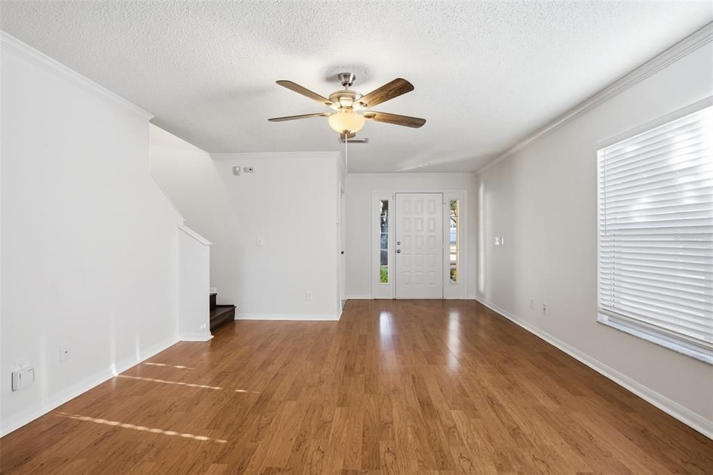 En Venta: $289,900 (4 camas, 2 baños, 1470 Pies cuadrados)