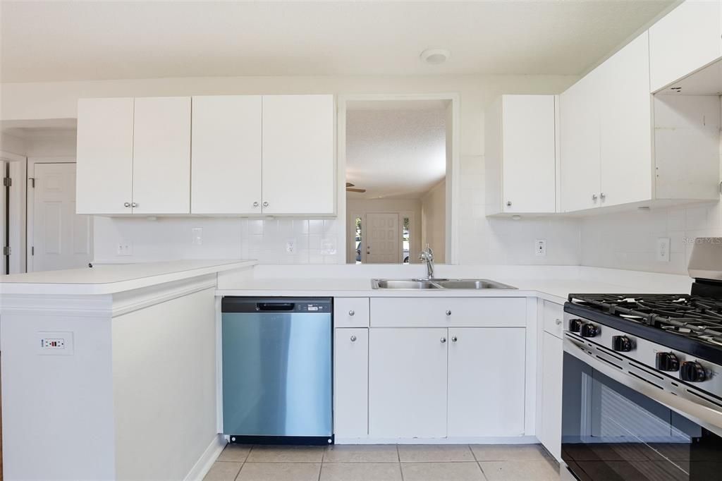 En Venta: $289,900 (4 camas, 2 baños, 1470 Pies cuadrados)