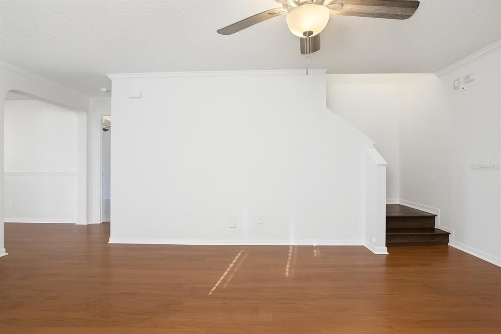 En Venta: $289,900 (4 camas, 2 baños, 1470 Pies cuadrados)