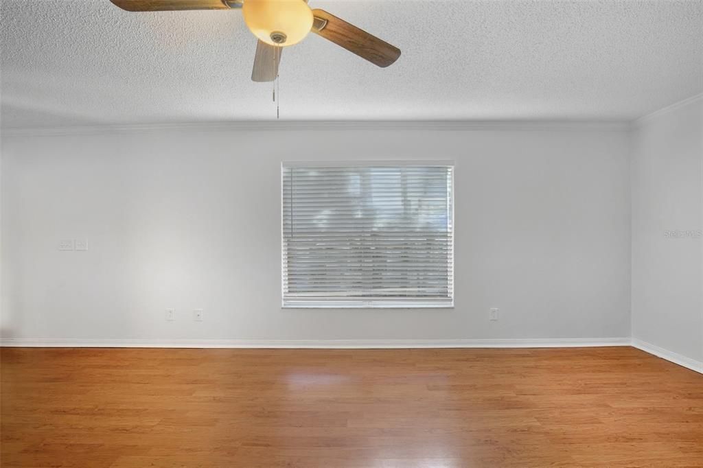 En Venta: $289,900 (4 camas, 2 baños, 1470 Pies cuadrados)