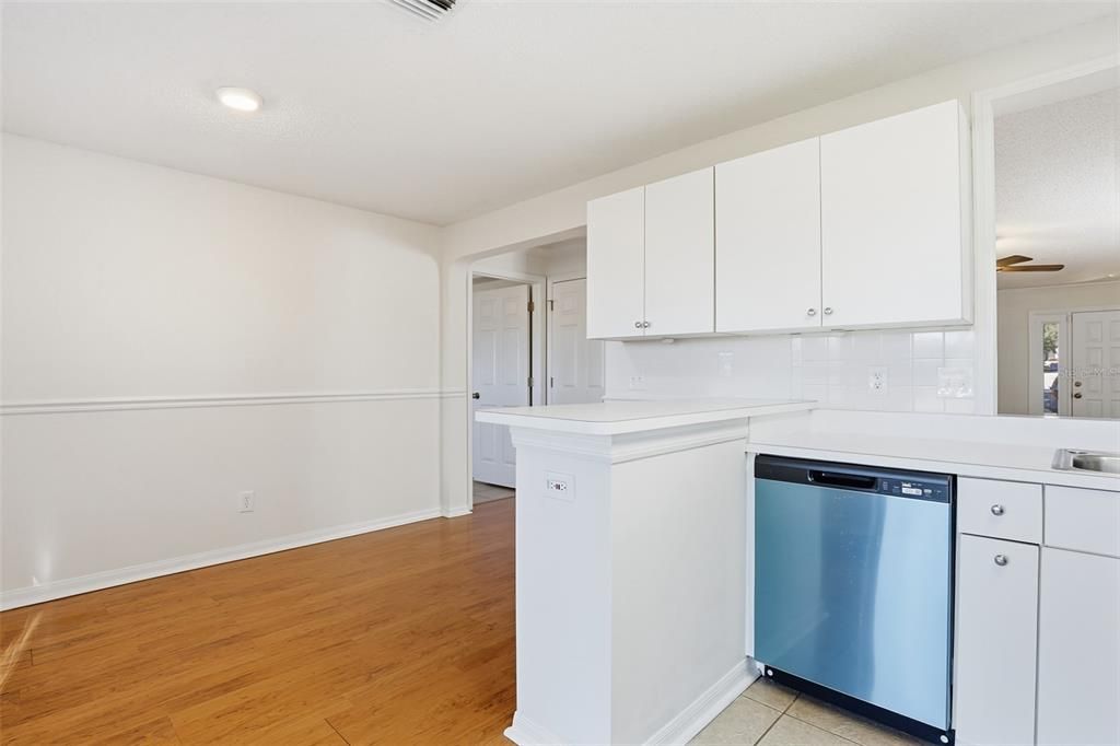 En Venta: $289,900 (4 camas, 2 baños, 1470 Pies cuadrados)