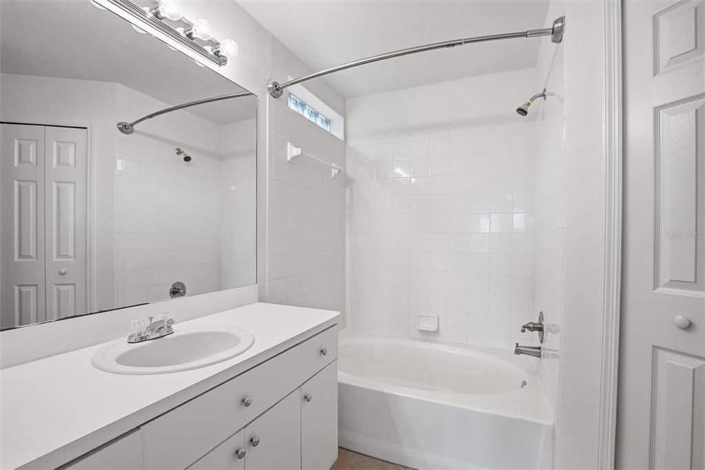 En Venta: $289,900 (4 camas, 2 baños, 1470 Pies cuadrados)