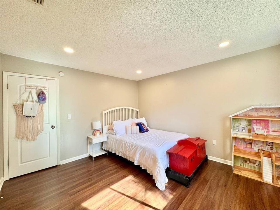 En Renta: $2,300 (3 camas, 2 baños, 1502 Pies cuadrados)