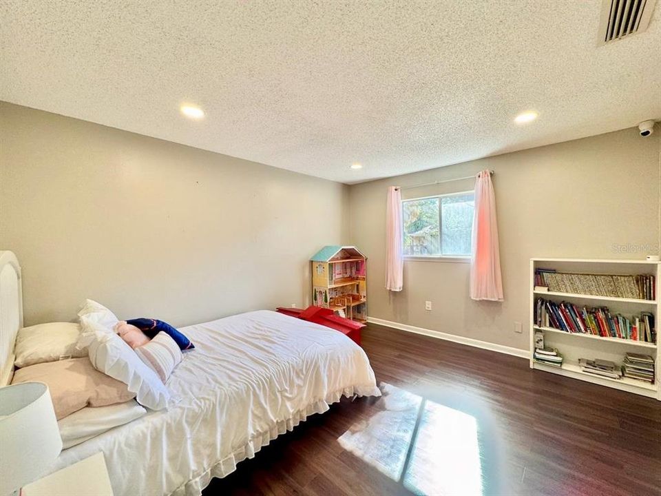 En Renta: $2,300 (3 camas, 2 baños, 1502 Pies cuadrados)