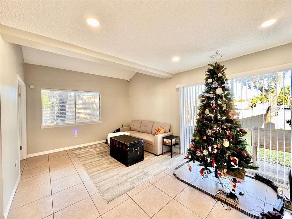 En Renta: $2,300 (3 camas, 2 baños, 1502 Pies cuadrados)