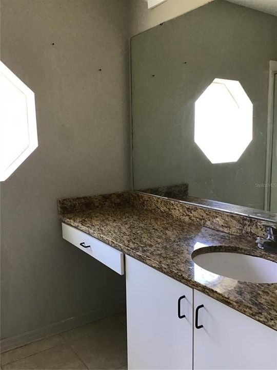 出租: $1,950 (3 贝兹, 2 浴室, 1559 平方英尺)