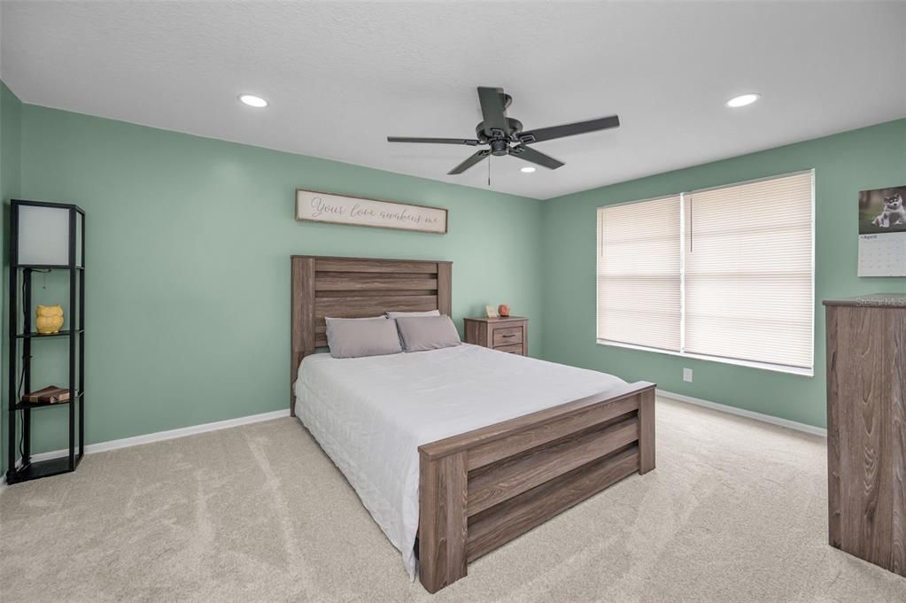 En Venta: $459,900 (4 camas, 3 baños, 1994 Pies cuadrados)