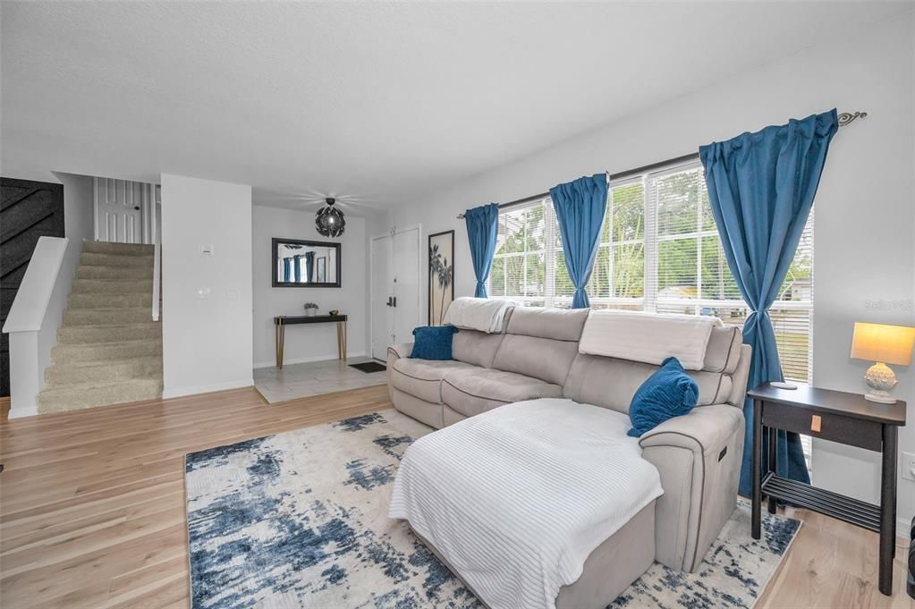 En Venta: $459,900 (4 camas, 3 baños, 1994 Pies cuadrados)