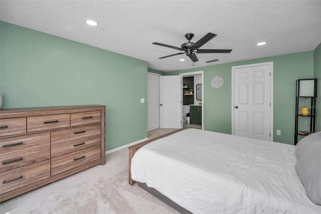 En Venta: $459,900 (4 camas, 3 baños, 1994 Pies cuadrados)