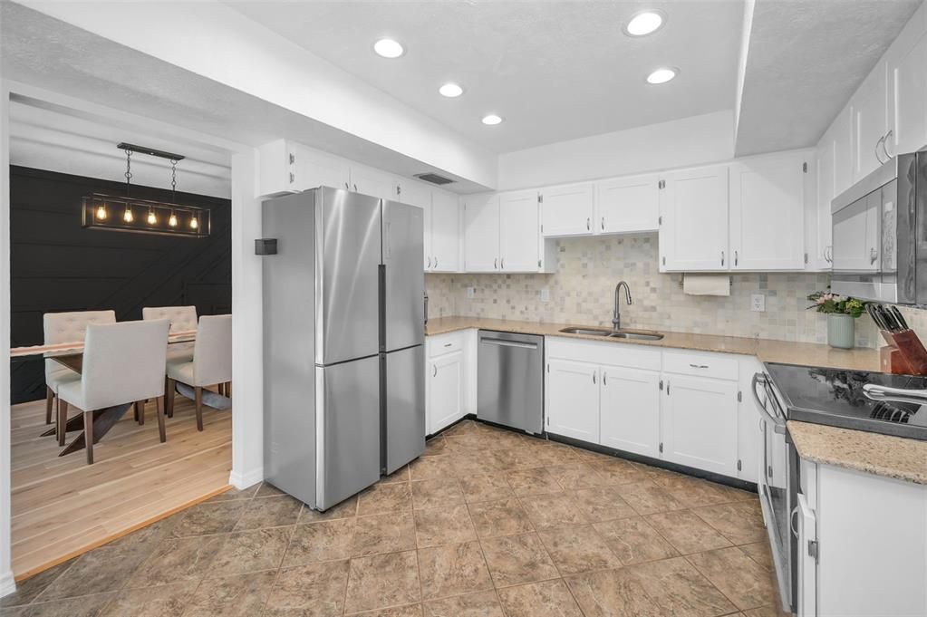 En Venta: $459,900 (4 camas, 3 baños, 1994 Pies cuadrados)