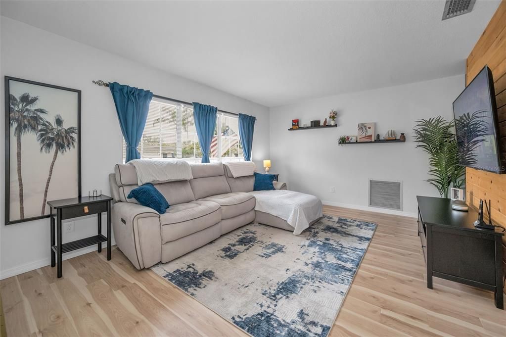 En Venta: $459,900 (4 camas, 3 baños, 1994 Pies cuadrados)