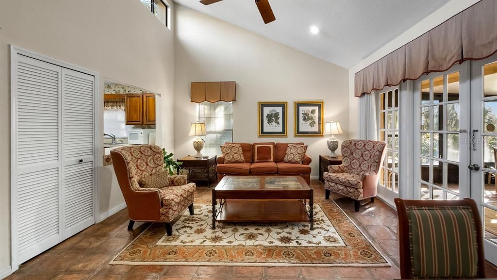 En Venta: $250,000 (2 camas, 2 baños, 1330 Pies cuadrados)