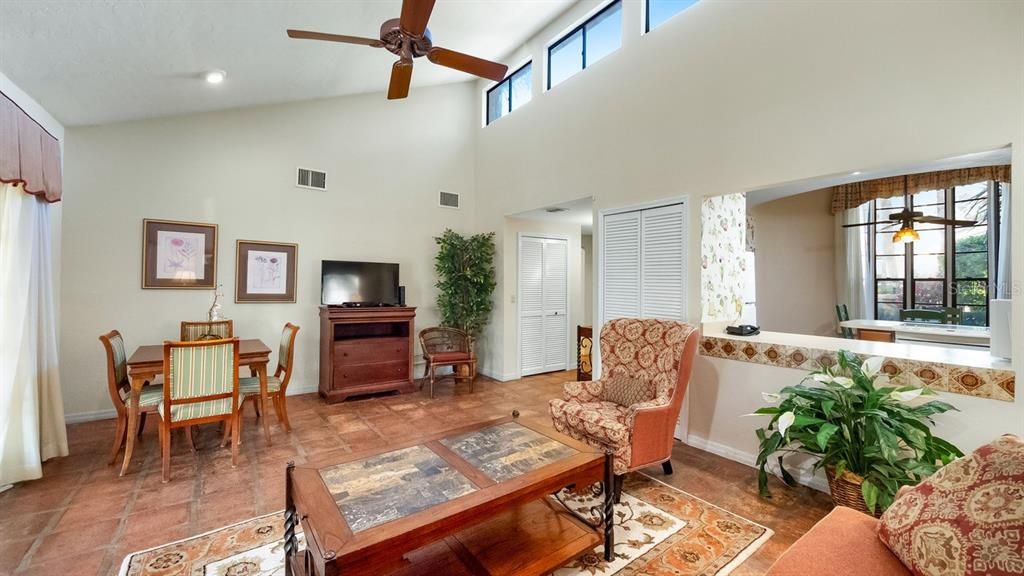 En Venta: $250,000 (2 camas, 2 baños, 1330 Pies cuadrados)