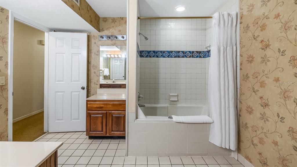 En Venta: $250,000 (2 camas, 2 baños, 1330 Pies cuadrados)