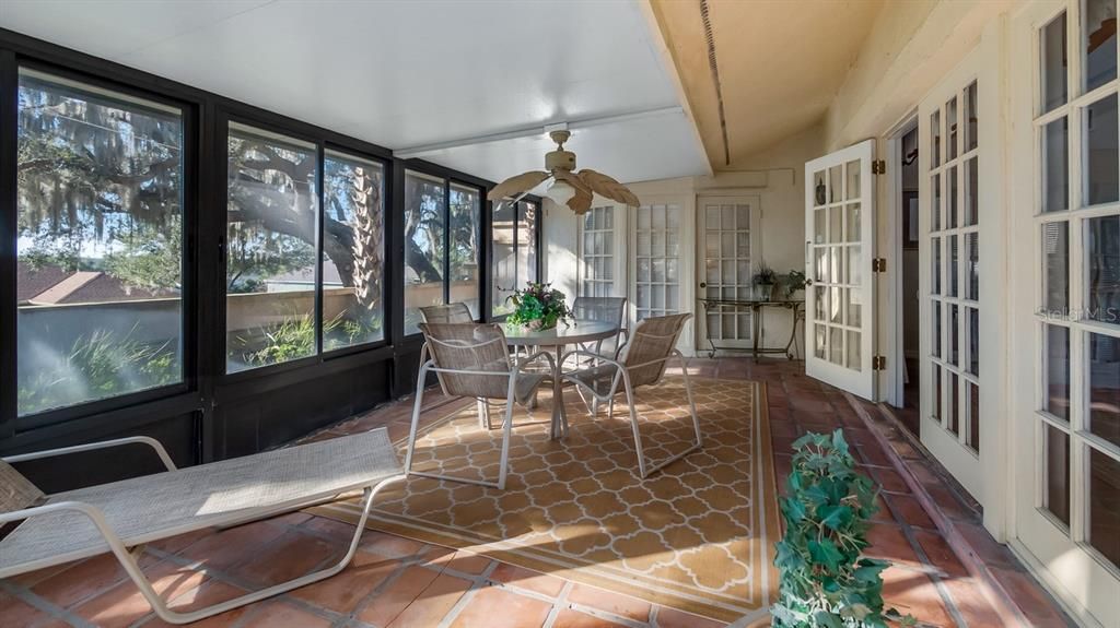 En Venta: $250,000 (2 camas, 2 baños, 1330 Pies cuadrados)