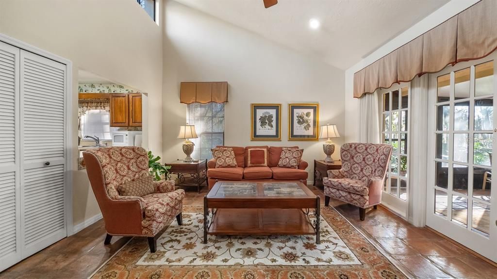 En Venta: $250,000 (2 camas, 2 baños, 1330 Pies cuadrados)