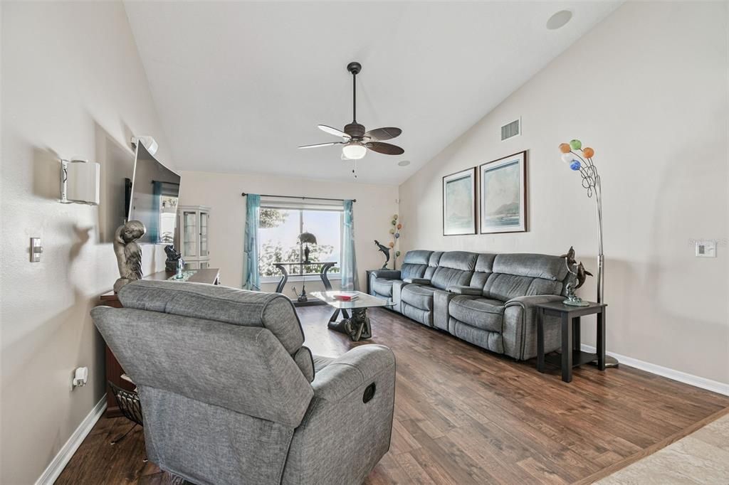 На продажу: $559,900 (4 спален, 3 ванн, 2284 Квадратных фут)