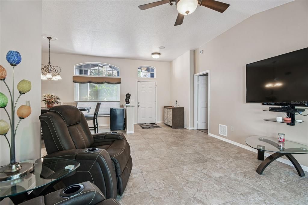 На продажу: $559,900 (4 спален, 3 ванн, 2284 Квадратных фут)