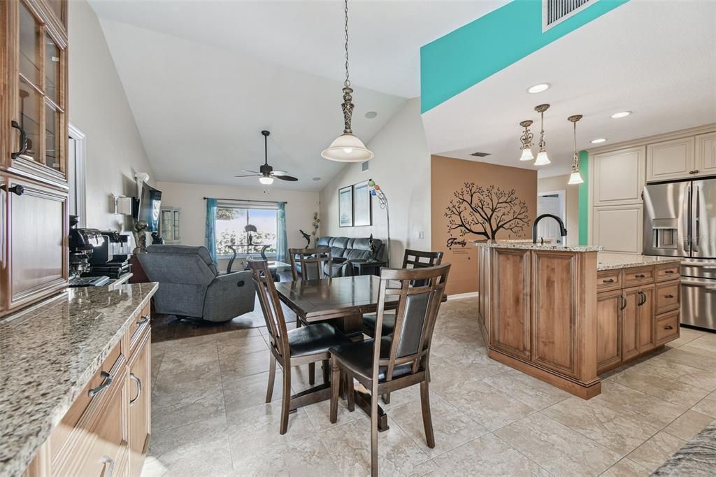 На продажу: $559,900 (4 спален, 3 ванн, 2284 Квадратных фут)