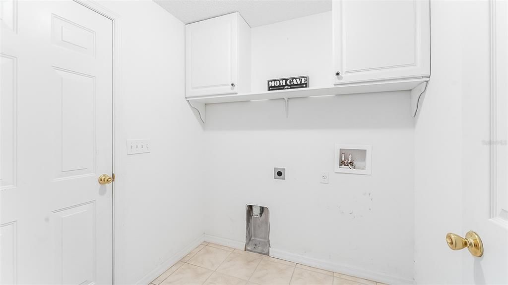 For Sale: $369,000 (4 beds, 2 baths, 2439 Square Feet)