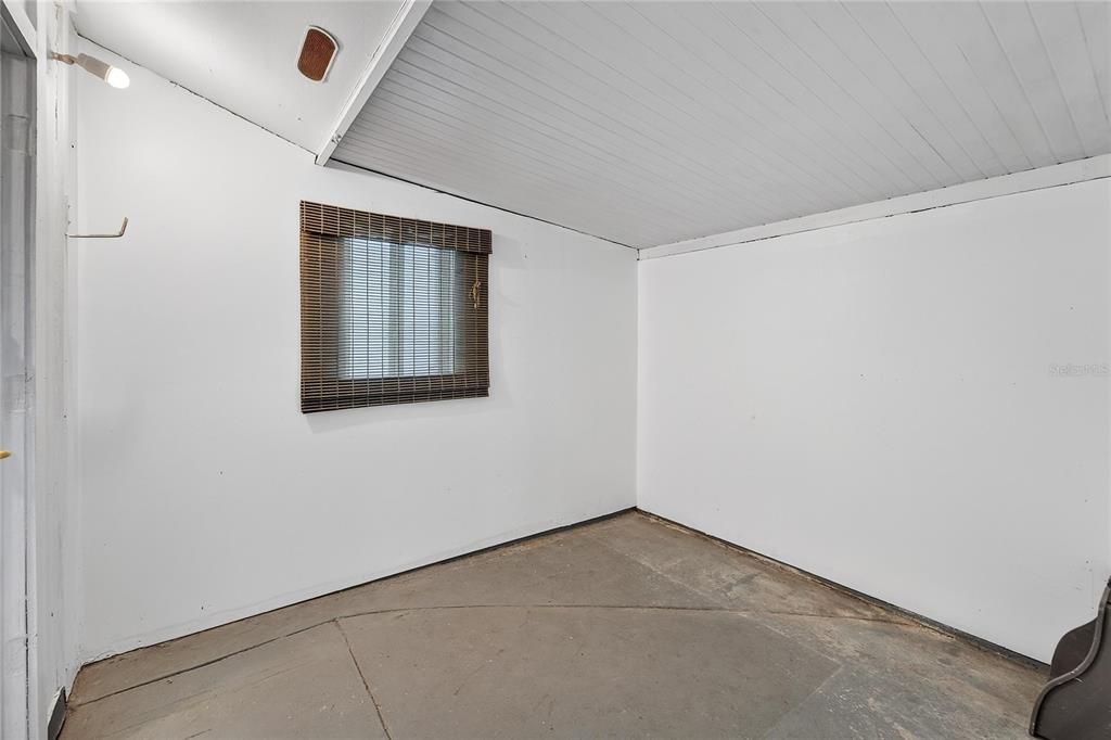 For Sale: $180,000 (2 beds, 1 baths, 1149 Square Feet)