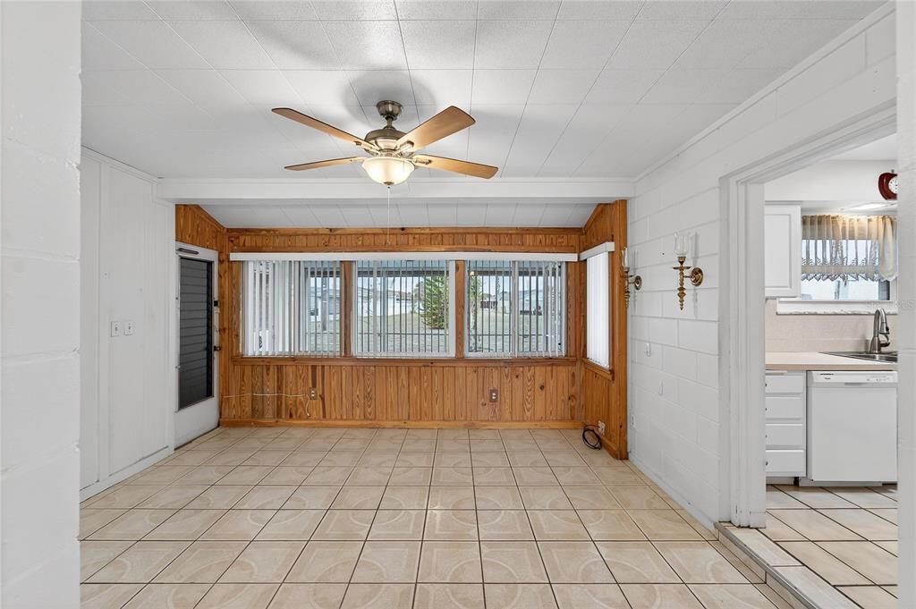 For Sale: $180,000 (2 beds, 1 baths, 1149 Square Feet)