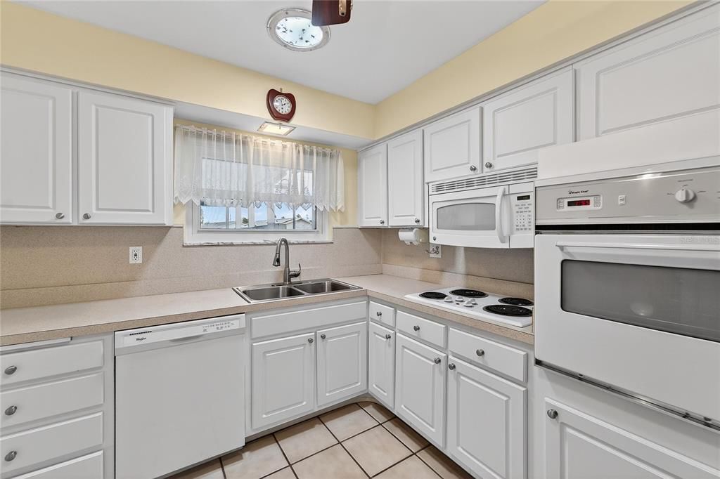 For Sale: $180,000 (2 beds, 1 baths, 1149 Square Feet)