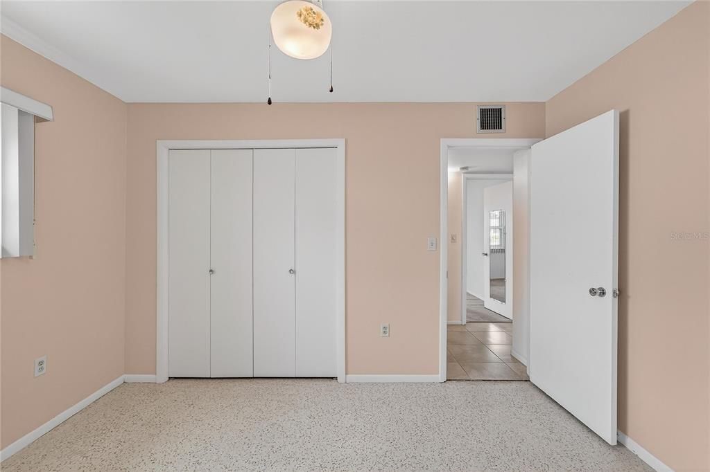 For Sale: $180,000 (2 beds, 1 baths, 1149 Square Feet)