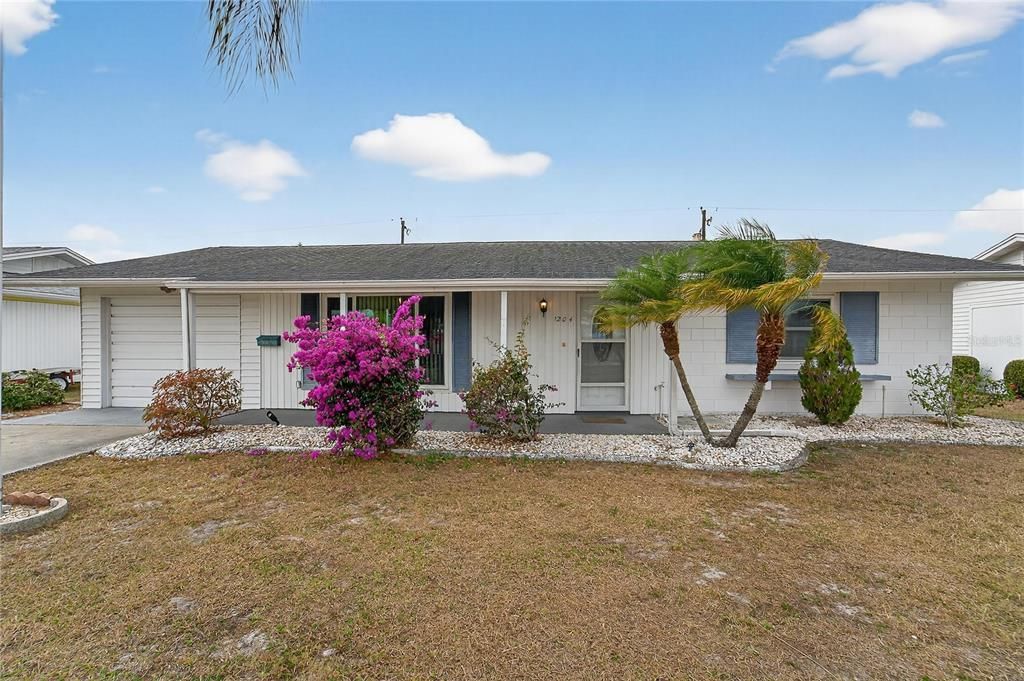 For Sale: $180,000 (2 beds, 1 baths, 1149 Square Feet)