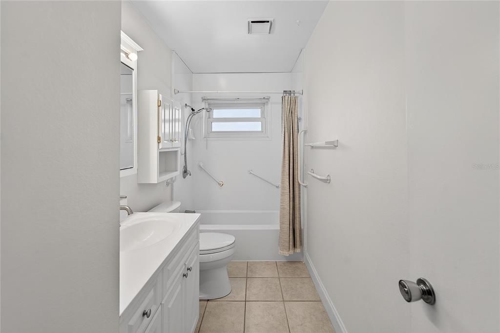 For Sale: $180,000 (2 beds, 1 baths, 1149 Square Feet)