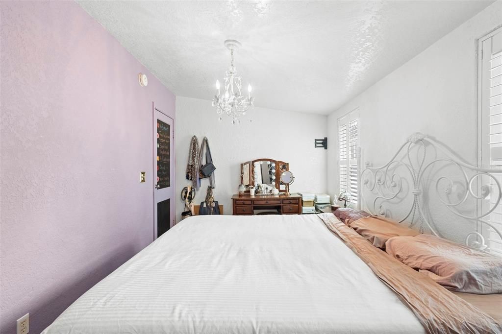 For Sale: $230,000 (3 beds, 1 baths, 1130 Square Feet)