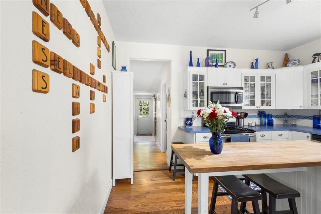 For Sale: $230,000 (3 beds, 1 baths, 1130 Square Feet)