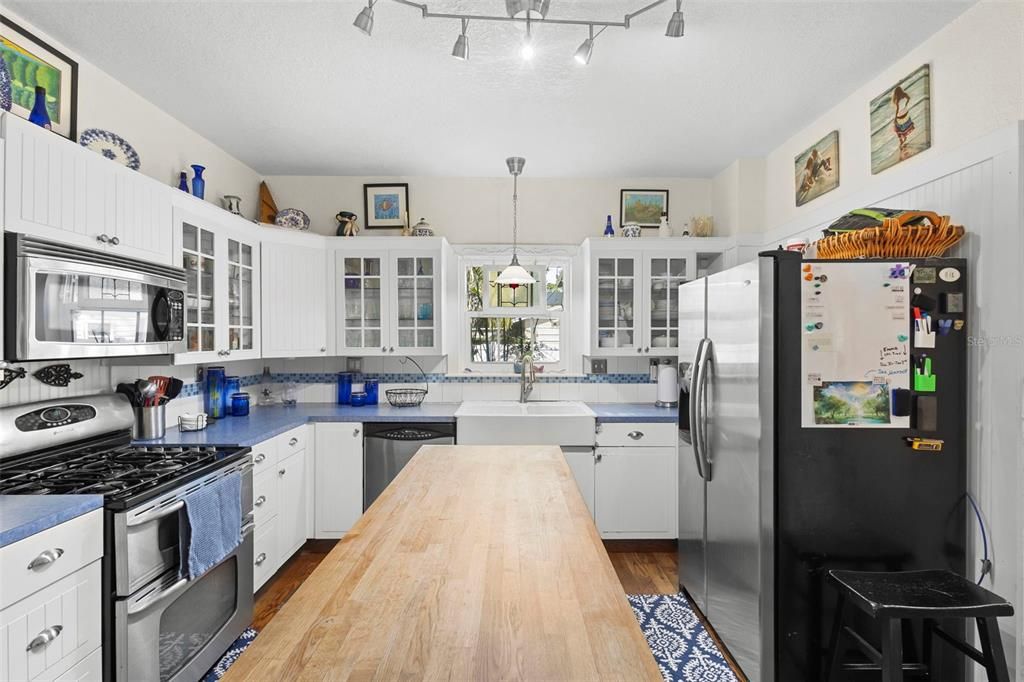 For Sale: $230,000 (3 beds, 1 baths, 1130 Square Feet)