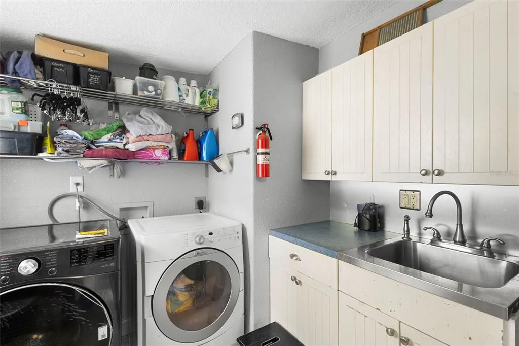 For Sale: $230,000 (3 beds, 1 baths, 1130 Square Feet)