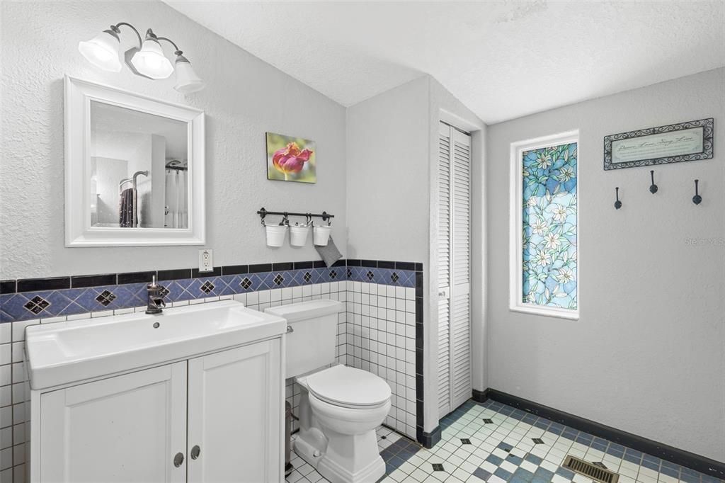 For Sale: $230,000 (3 beds, 1 baths, 1130 Square Feet)