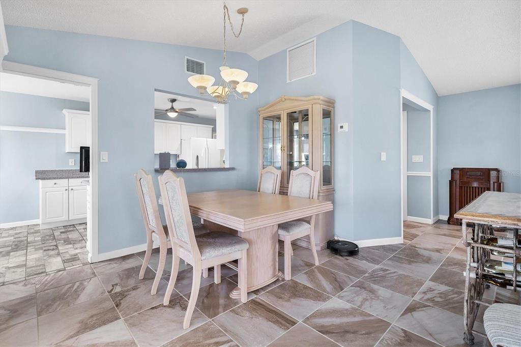 На продажу: $550,000 (3 спален, 2 ванн, 1579 Квадратных фут)