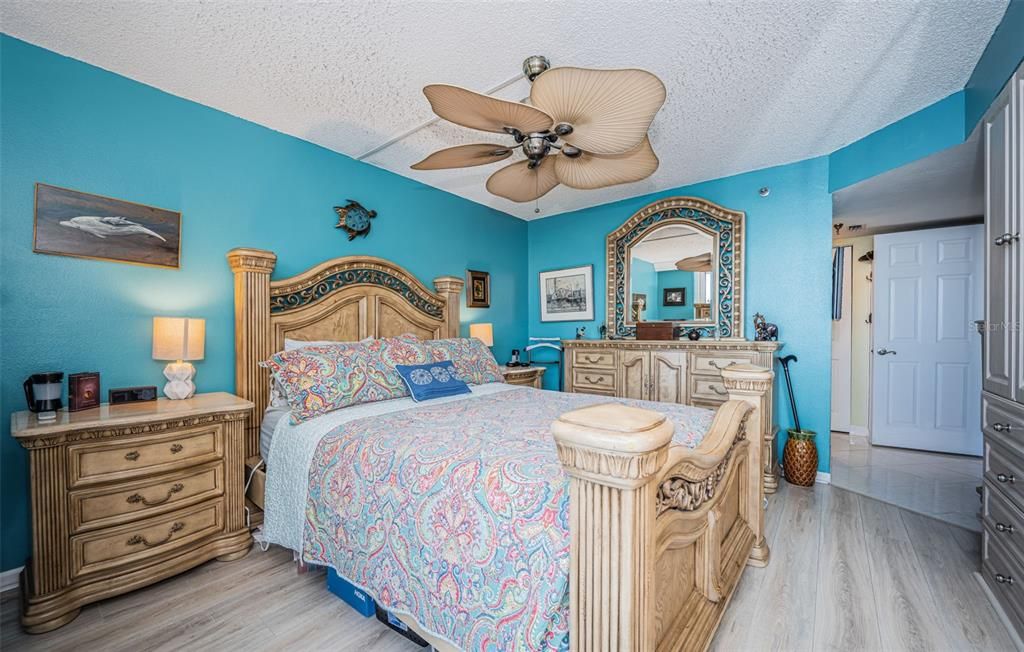 For Sale: $445,000 (2 beds, 2 baths, 1236 Square Feet)