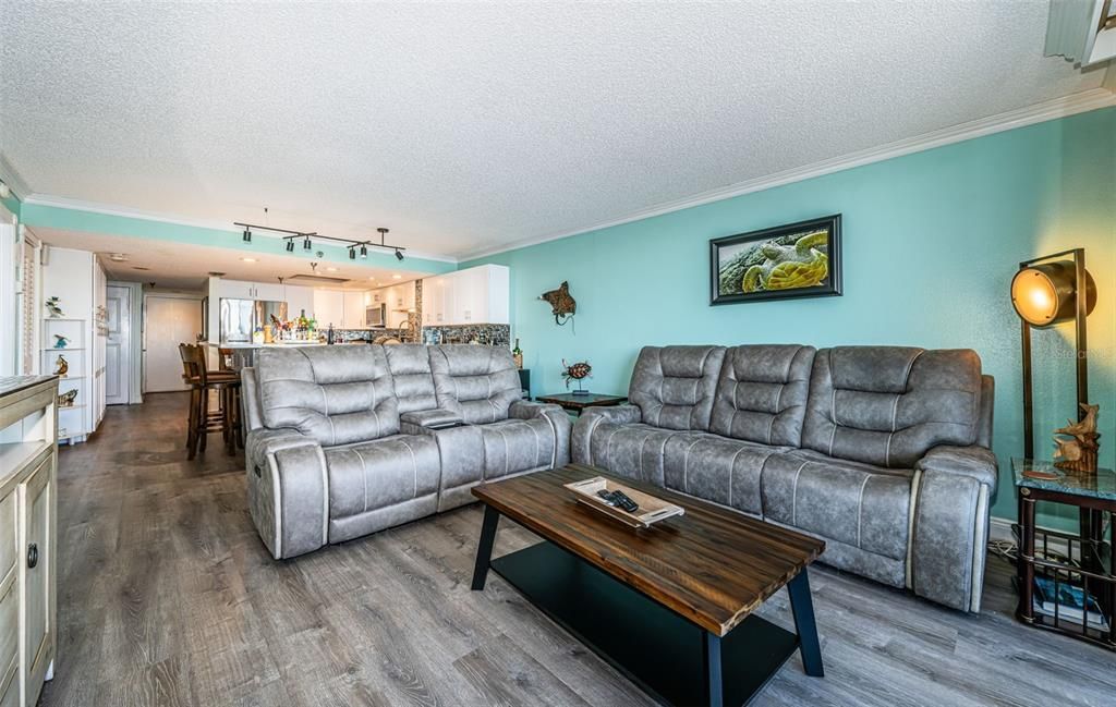 For Sale: $445,000 (2 beds, 2 baths, 1236 Square Feet)