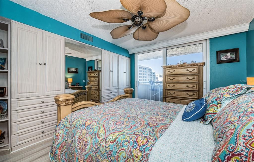 For Sale: $445,000 (2 beds, 2 baths, 1236 Square Feet)