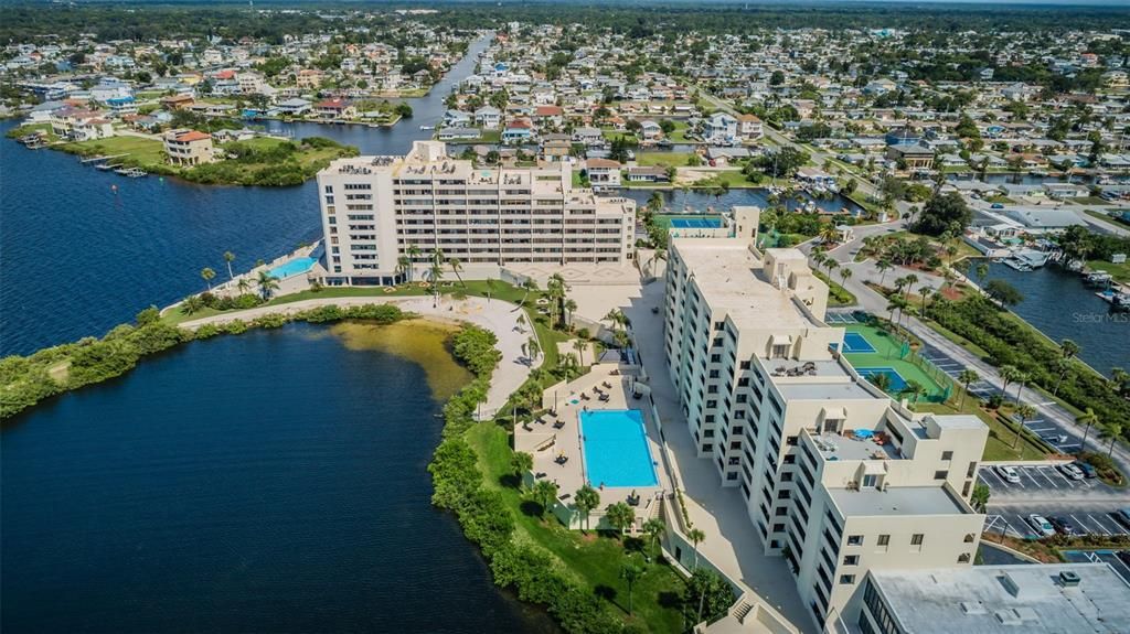 For Sale: $445,000 (2 beds, 2 baths, 1236 Square Feet)