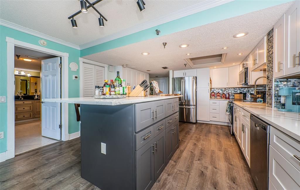 For Sale: $445,000 (2 beds, 2 baths, 1236 Square Feet)