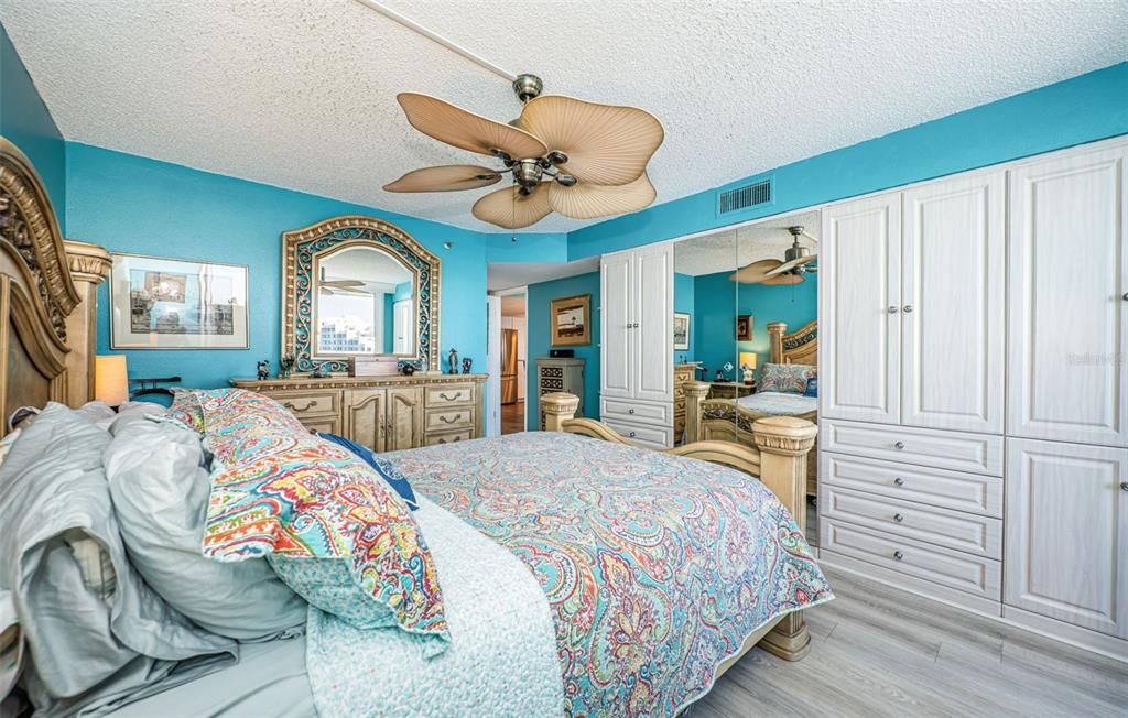 For Sale: $445,000 (2 beds, 2 baths, 1236 Square Feet)