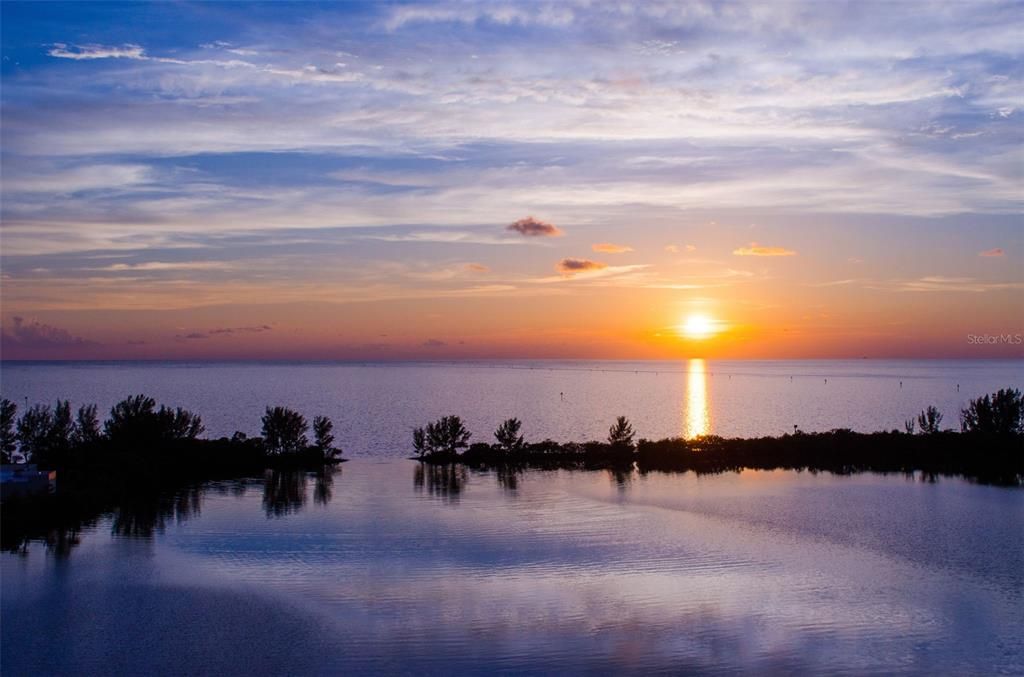 For Sale: $445,000 (2 beds, 2 baths, 1236 Square Feet)