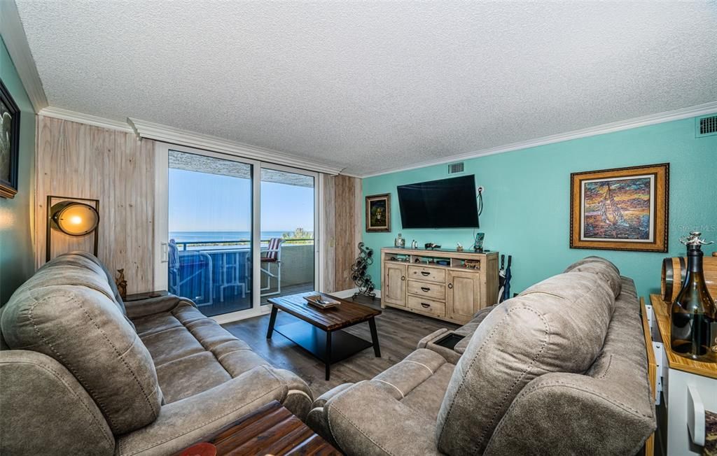 For Sale: $445,000 (2 beds, 2 baths, 1236 Square Feet)